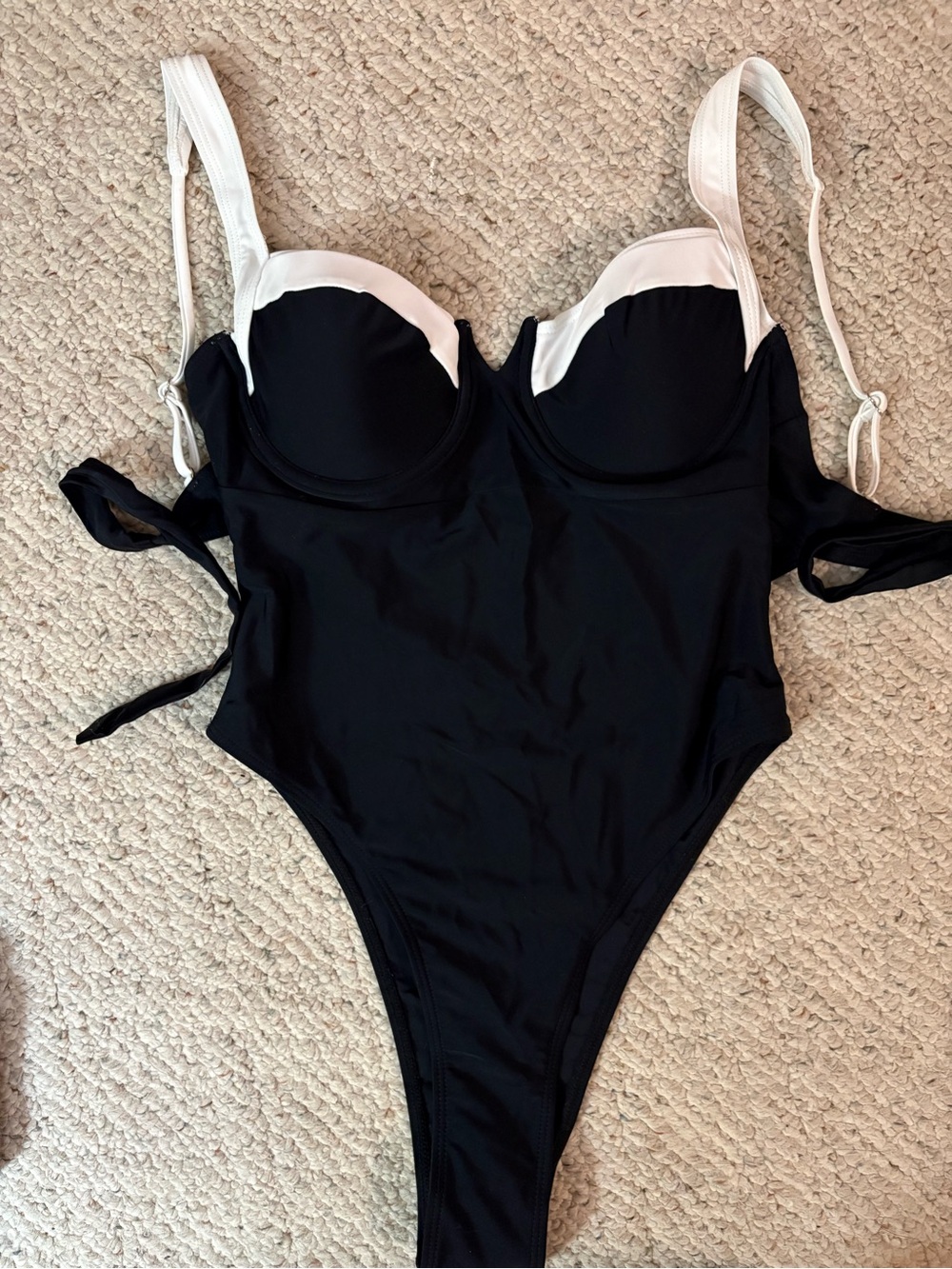 Cupshe Black & White Underwire One-Piece Swimsuit